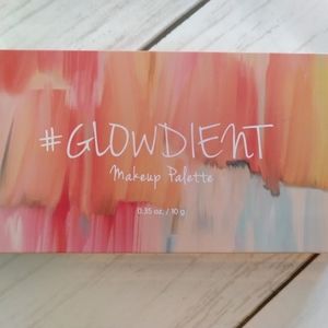 Touch in Sol Glowdient Makeup Palette